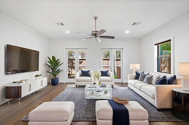 Building Photo - 819 Algregg St