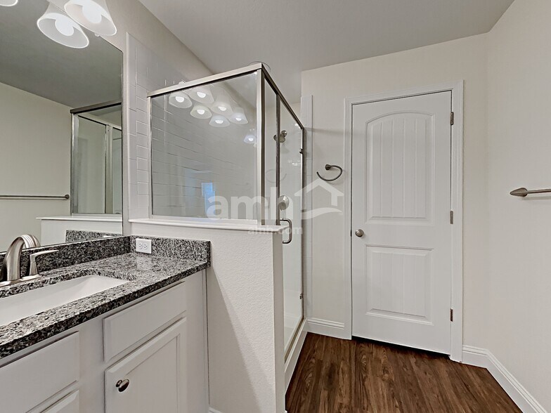 Building Photo - 10174 Dogwood St