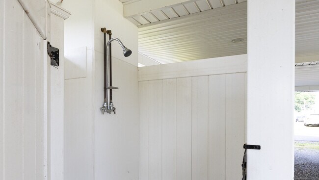 Building Photo - 7 Saye St