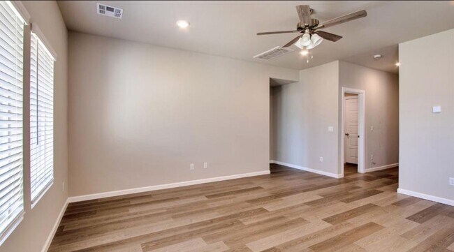 Building Photo - 10521 SW 41st St