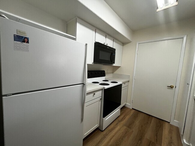 Building Photo - Beautiful Condo with Dual Master Bedrooms ...