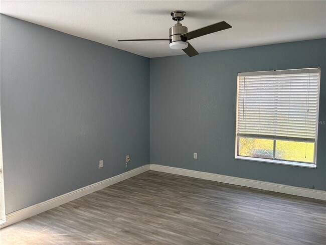 Building Photo - 3845 S Lake Dr