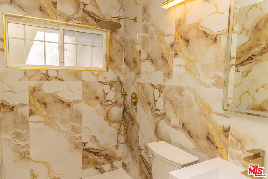 Building Photo - 5604 Valley Circle Blvd