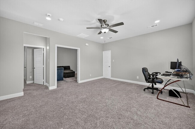 Building Photo - 12991 Vinson Dr