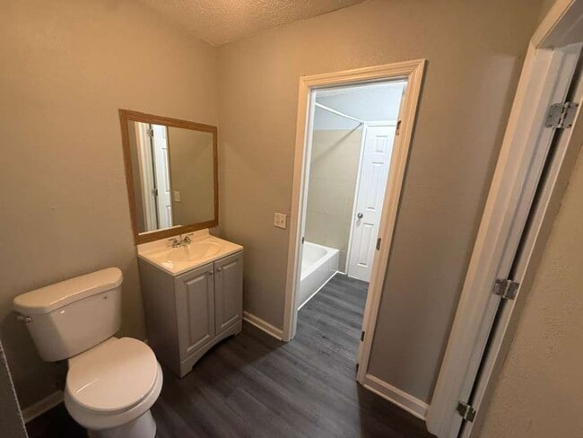 Building Photo - Cute & Cozy 2/1.5 Move In Ready Apply for FREE This Holiday Season!