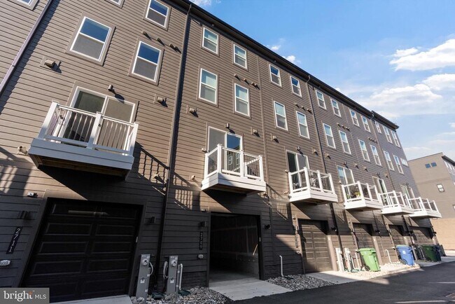 Building Photo - 2709 Light St