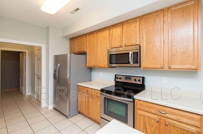 Building Photo - 10525 Hickory Dr