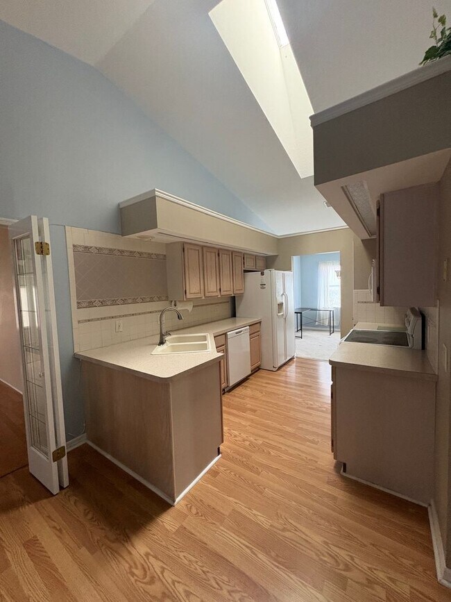 Building Photo - Beautiful 2Bed/2Bath with 2-Car Garage