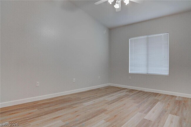 Building Photo - 2305 W Horizon Ridge Pkwy