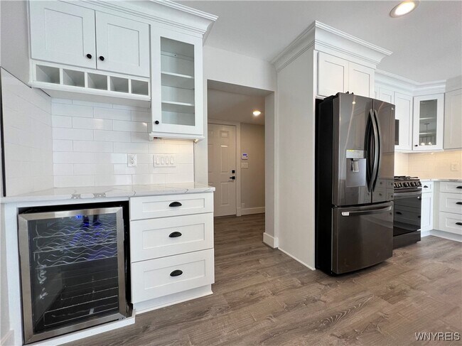 Building Photo - 10985 Main St