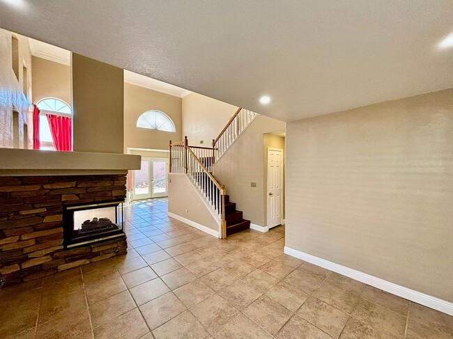 Building Photo - Two-story single-family house