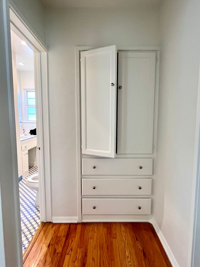 Hallway closet - 2938 Rowena Ave
