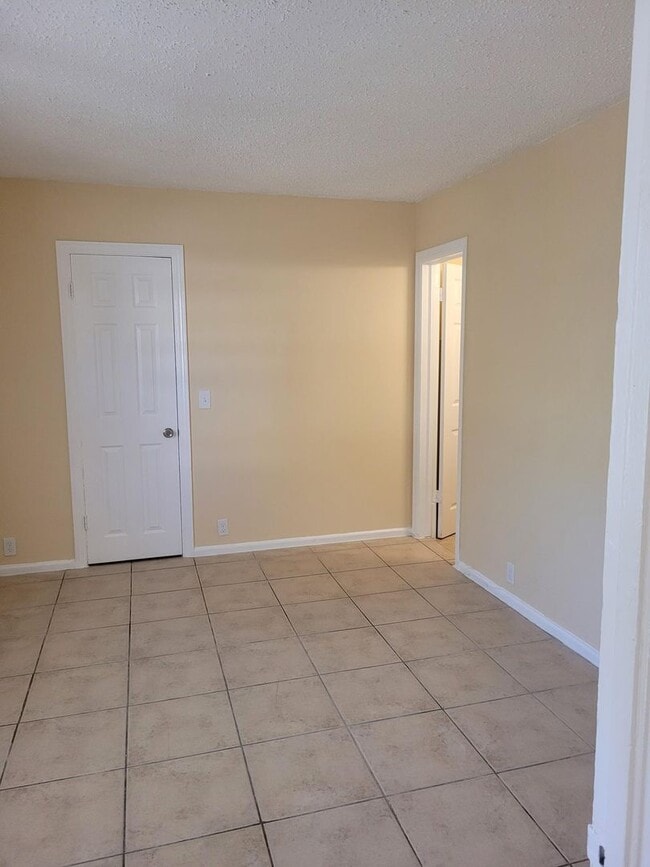 Building Photo - 1016 L. A. Kirksey St.-A