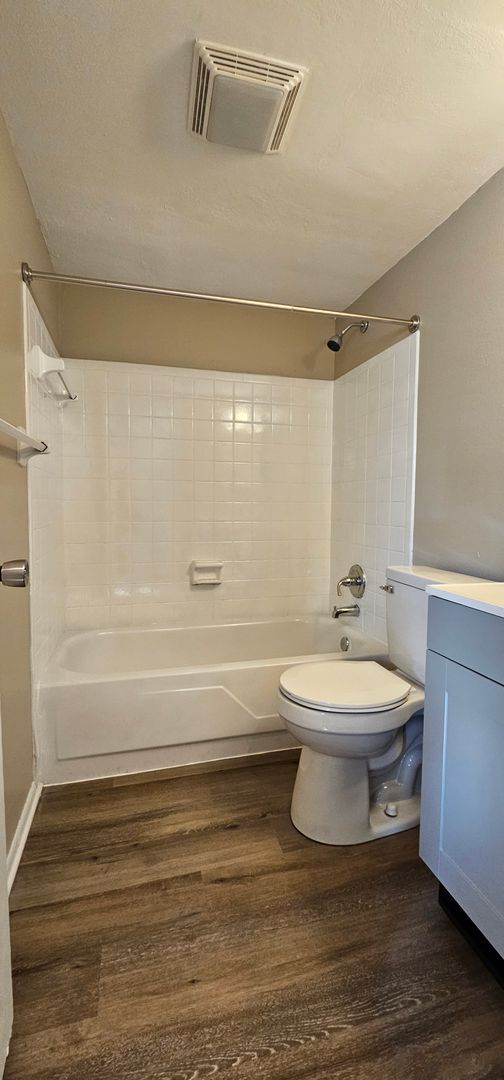 Building Photo - Beautiful One bedroom/one Bath apartment