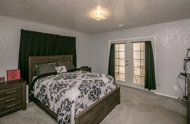 Building Photo - 2630 E Snavely Ave