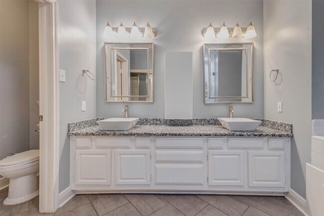 Building Photo - 1723 Park Ridge Dr