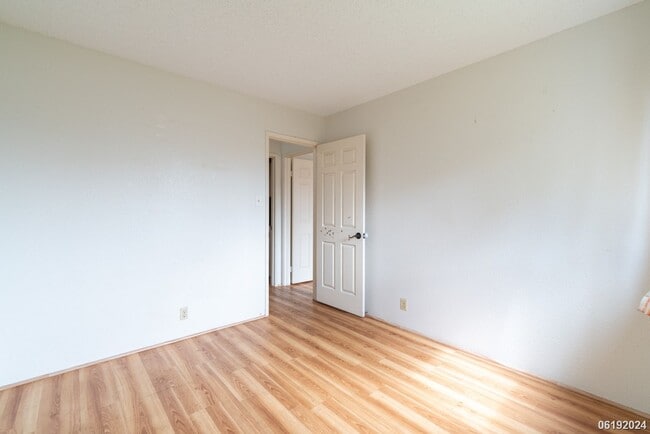 Building Photo - Desirable 2BR/1BA/1PKG in Waipio!! 94-1041...