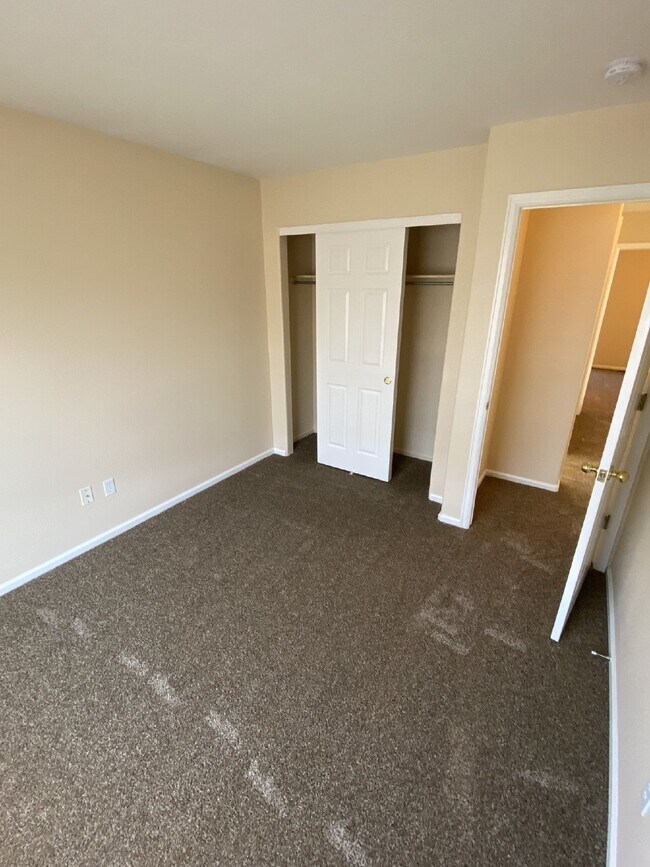 Building Photo - DON'T MISS!! 3BD/2BA Single Family Home in Parker, Water & Mowing Included!!!!