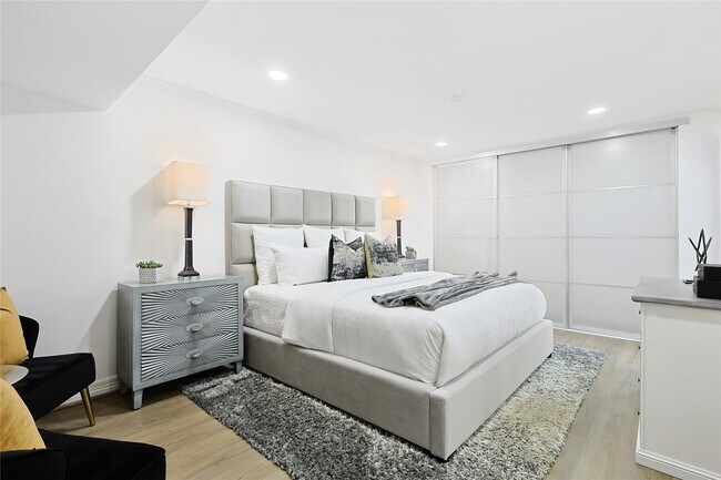 Building Photo - 526 Colquitt St