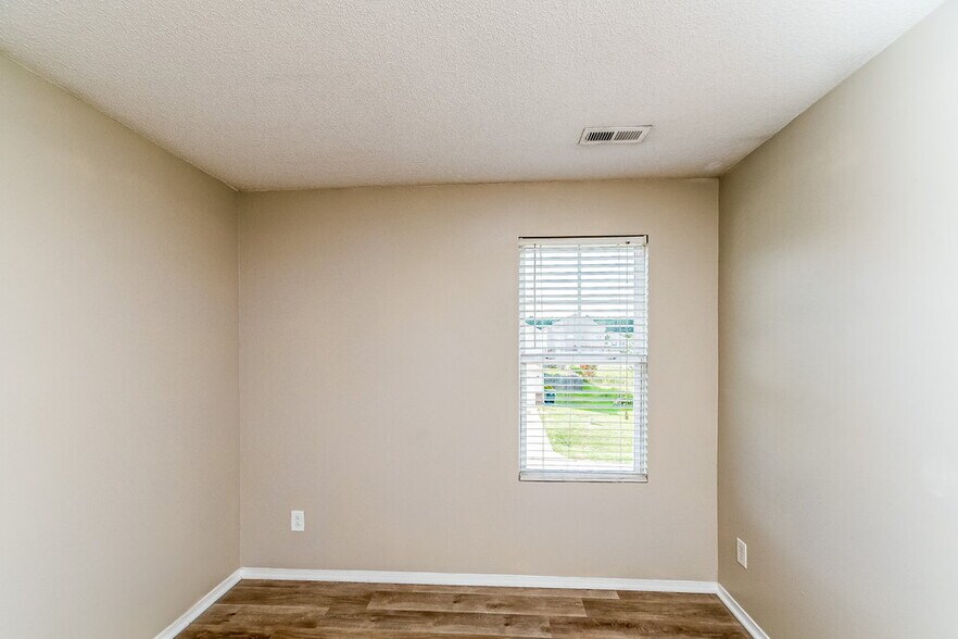 Building Photo - 912 Mailwood Dr