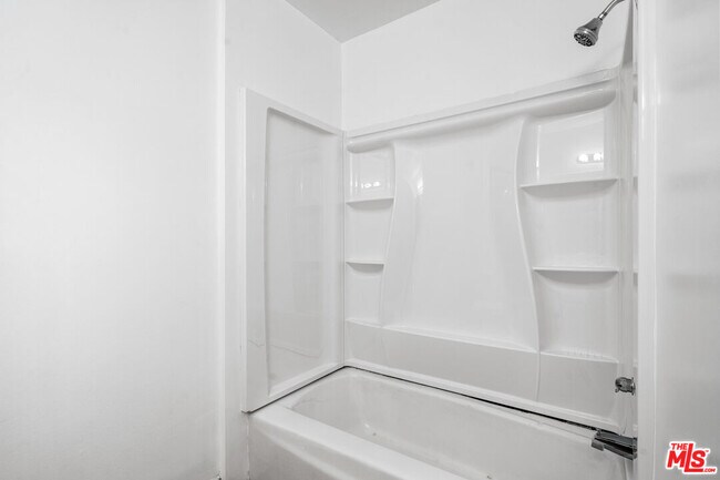 Building Photo - 1420 S Bedford St