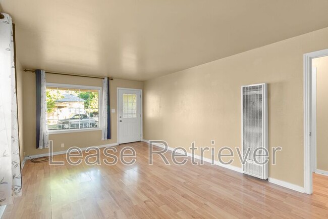 Building Photo - 703 A St