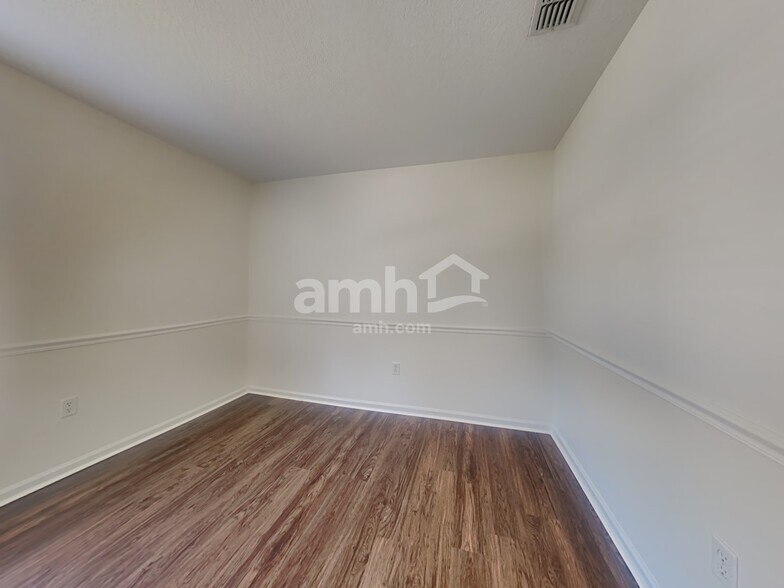 Building Photo - 75050 Ravenwood Dr