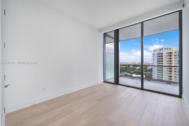 Building Photo - 175 SE 25th Rd