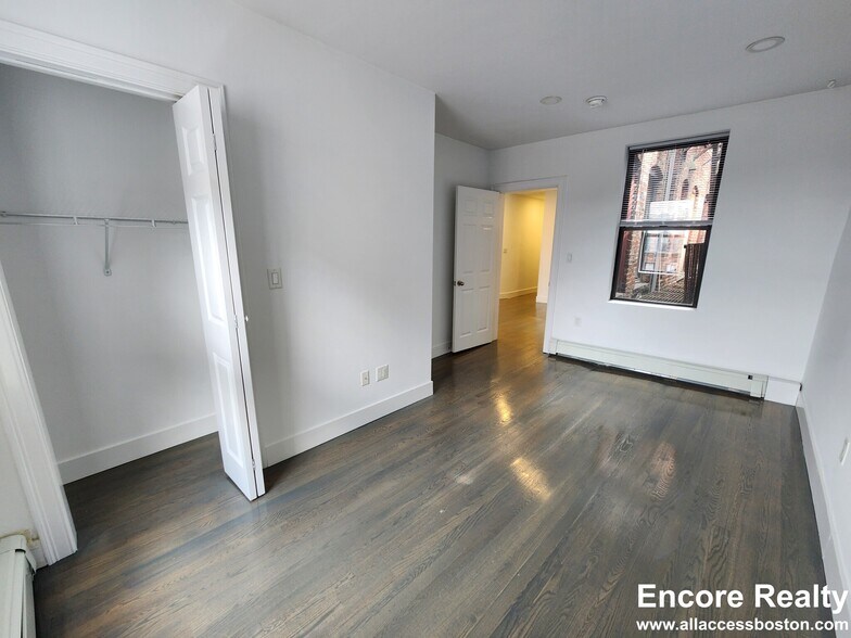 Building Photo - 80 West Cedar St