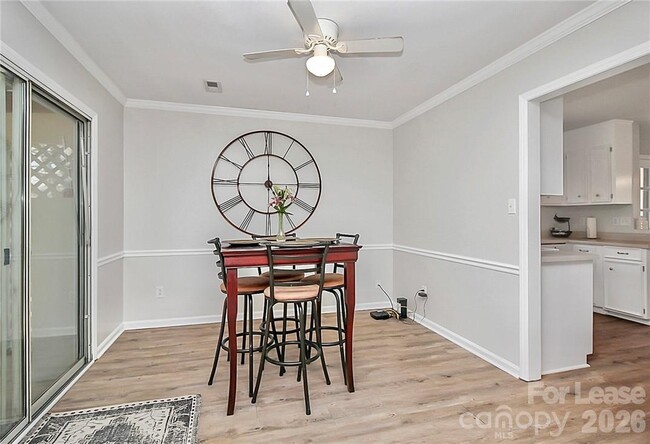 Building Photo - 8729 Timbercrest Cir