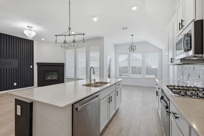 Building Photo - 700 Pistachio Pkwy