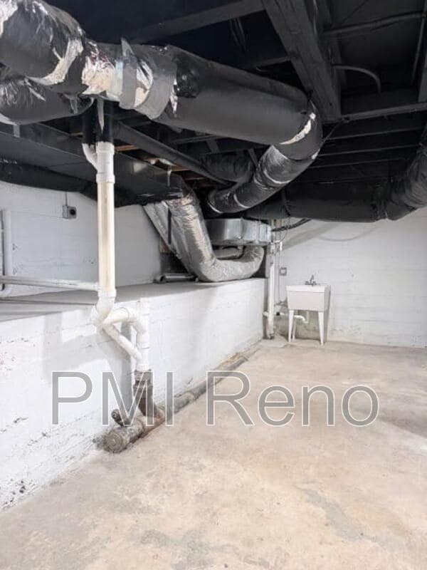 Building Photo - 613 E 2nd St