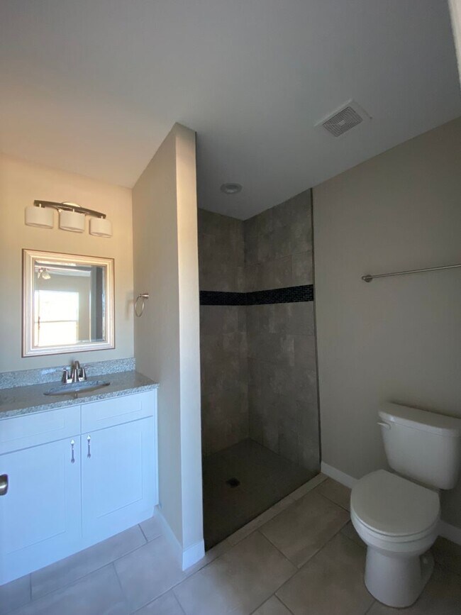 Building Photo - Desirable SW Ocala Neighborhood 3/2/2 *WON'T LAST*