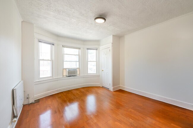 Building Photo - 163 Jewett Ave