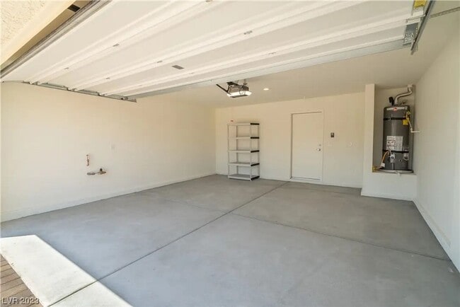 Building Photo - Bright, Modern 3 Bd, 3 bth, Home with Chef inspired Kitchen, 2 Living Spaces