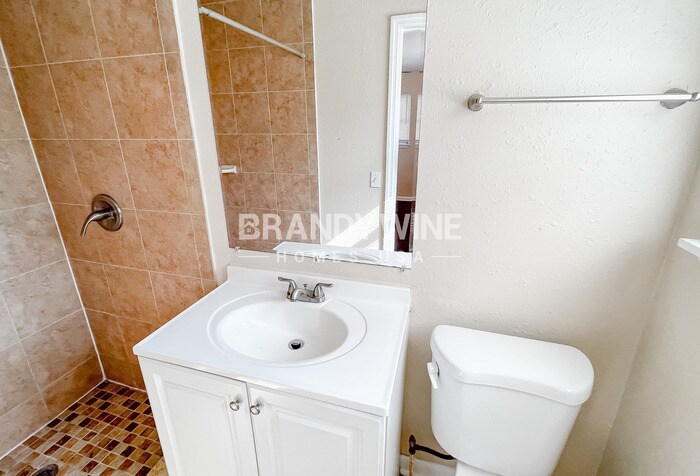 Building Photo - 930 Jorick Ct W