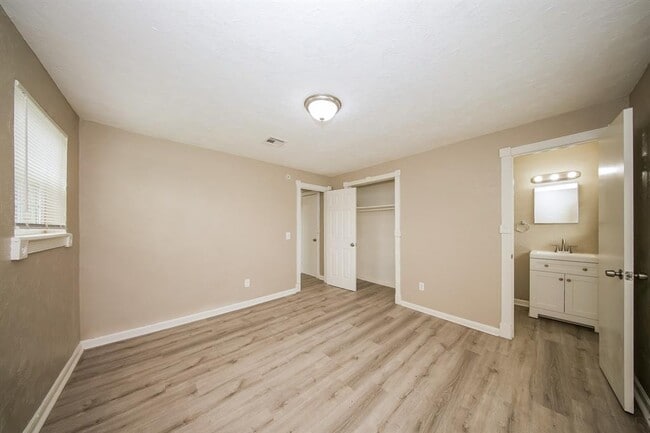 Building Photo - 5025 Brookdale Dr