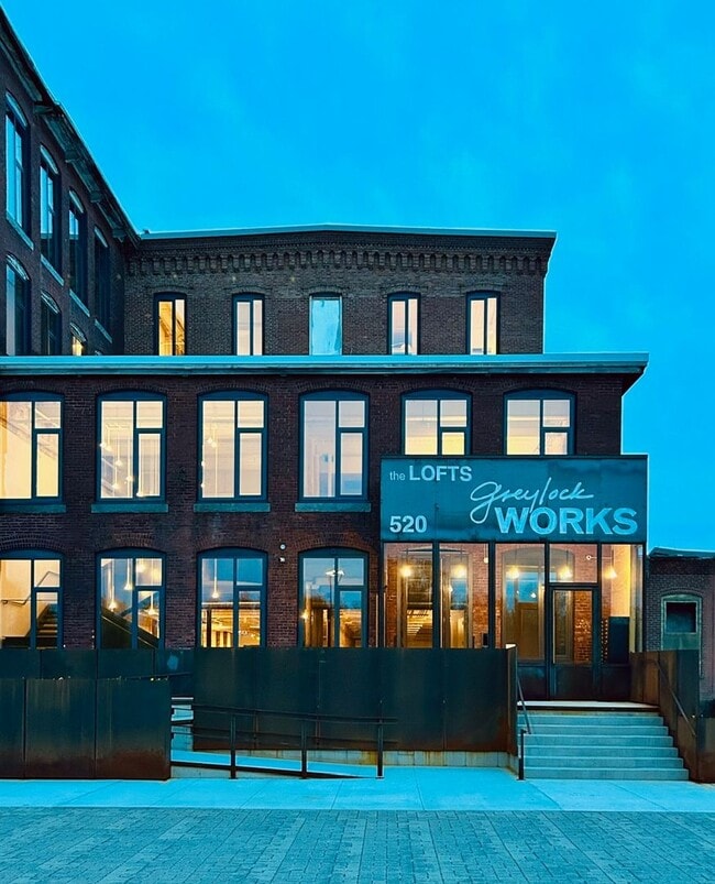 Building Photo - 520 State Rd