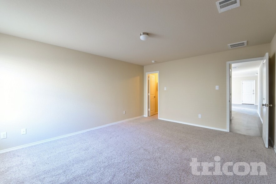 Building Photo - 9735 Marbach Gdn