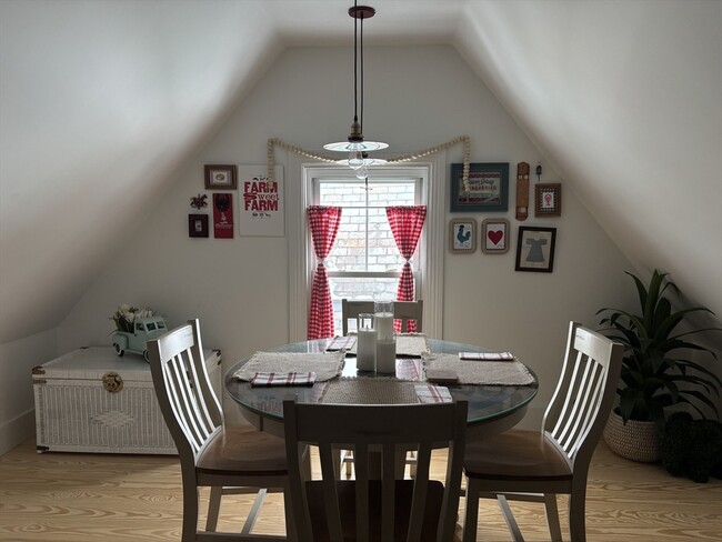 Building Photo - 5 Horton St