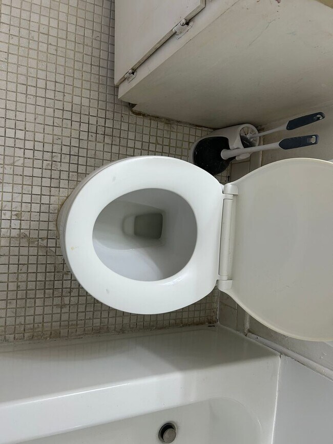 Building Photo - 1221 Kennedy Rd