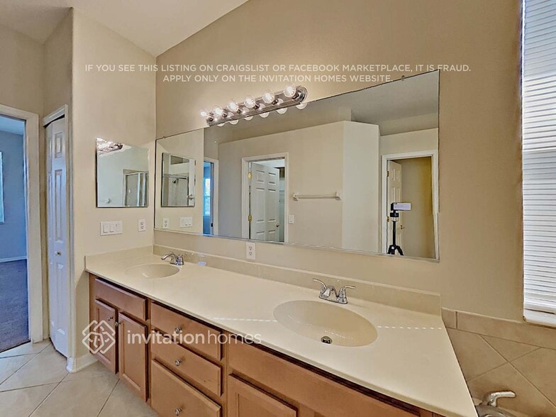 Building Photo - 15671 Lemon Fish Dr