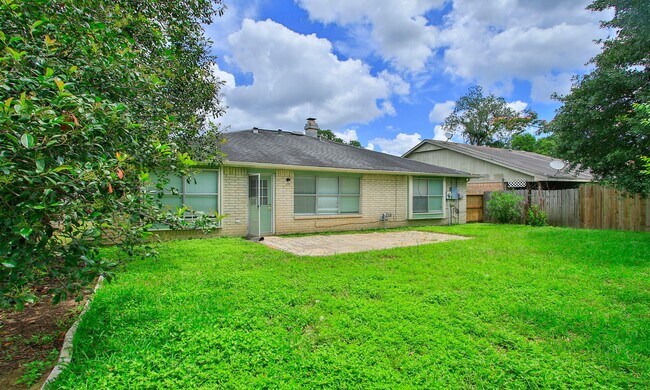 Building Photo - 4 Bedroom 2 Bathroom Cypress Home with Fireplace and Fenced Backyard