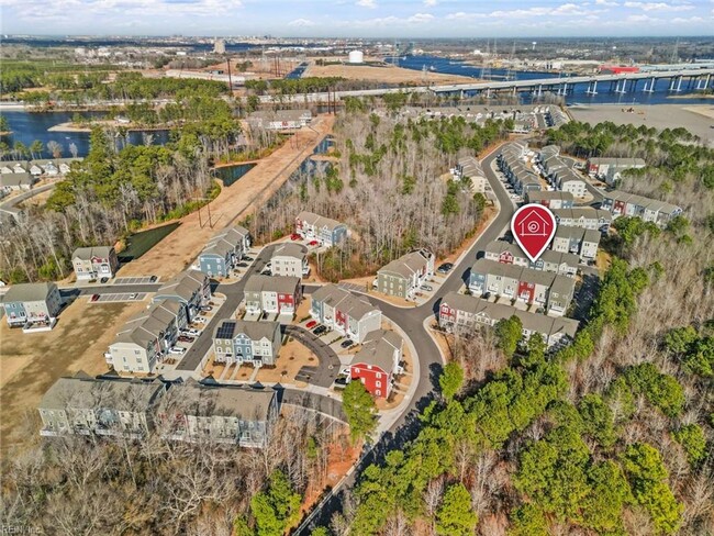 Building Photo - Newer Construction 3 Story Condo!