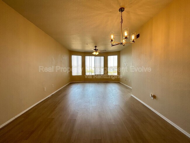 Building Photo - 425 W Rio Salado Pkwy