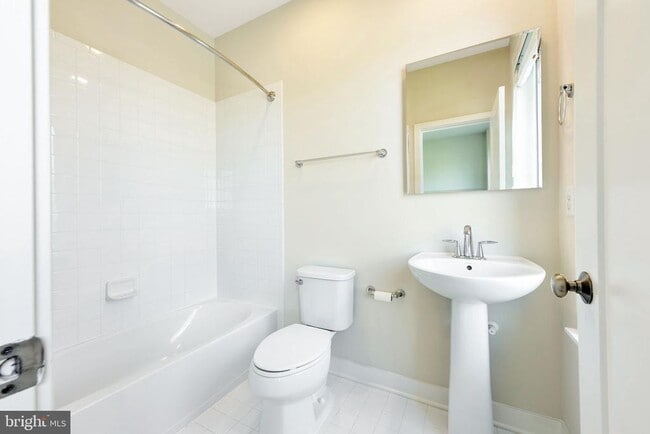 Building Photo - 16608 Crabbs Branch Way