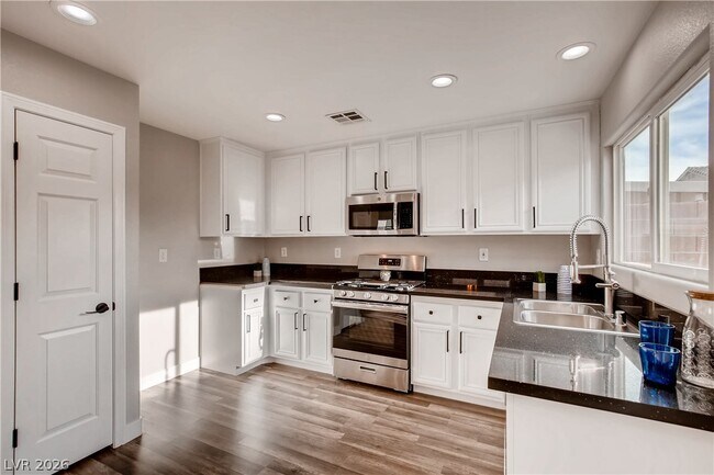 Building Photo - 8645 Palomino Ranch St