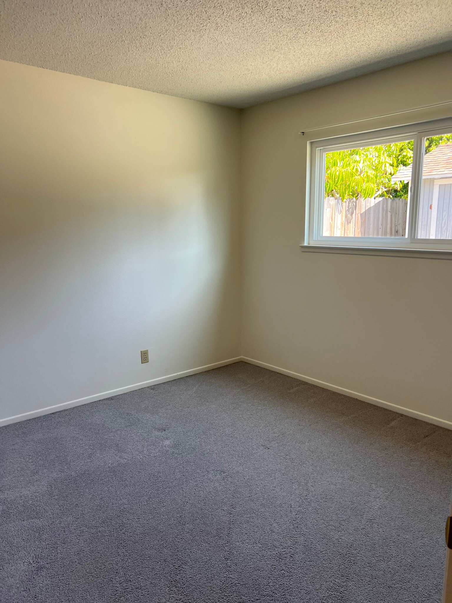 Building Photo - 7548 Newport Dr
