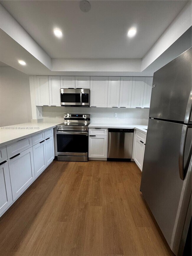 Building Photo - 1460 SW 24th Ct