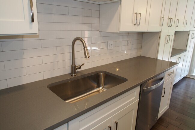 Building Photo - 129 Acacia Cir
